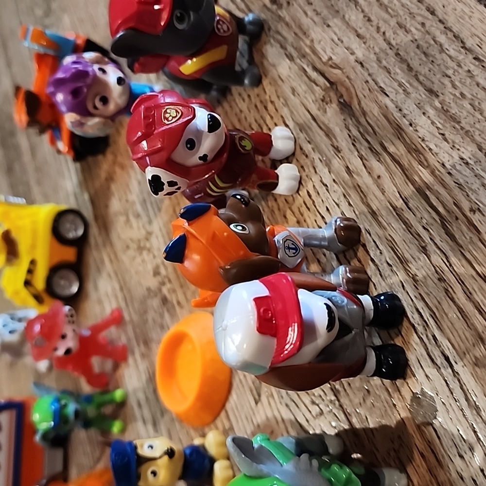 PAW Patrol Mini Figure Lot - Assorted Colors - Picture 3 of 3